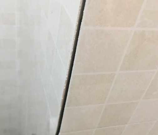 梅州瓷砖空鼓维修公司分享阳台瓷砖脱落的修复过程可以分为以下几个步骤